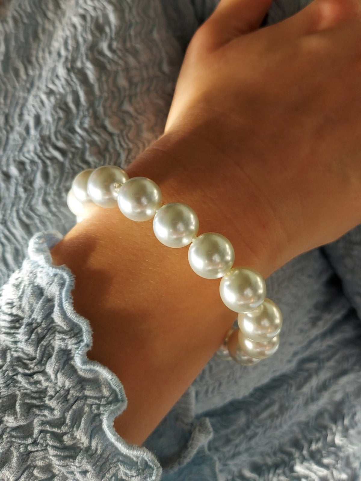 Traveller armband - 12mm/19+3cm parel wit - karabijn geplatineerd - 740219