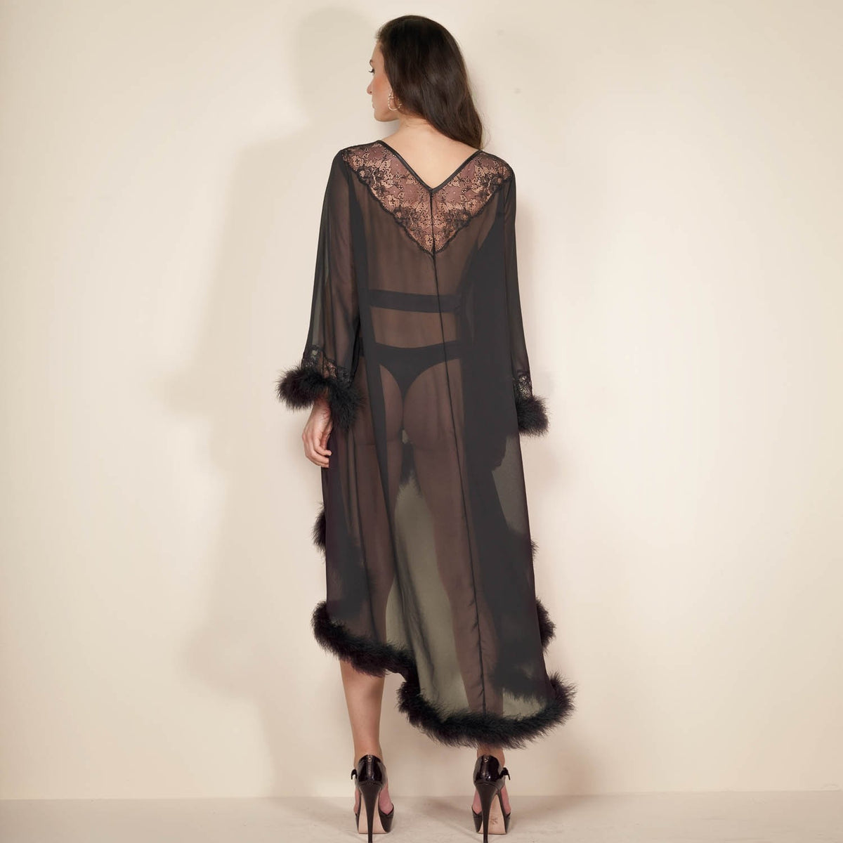 Escora Marilyn expressive kimono with feathers